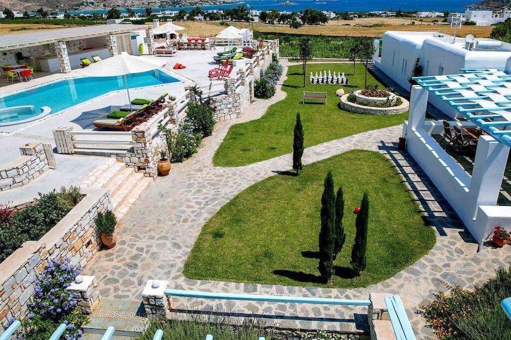 Blue Mare Villas Páros Buitenkant foto
