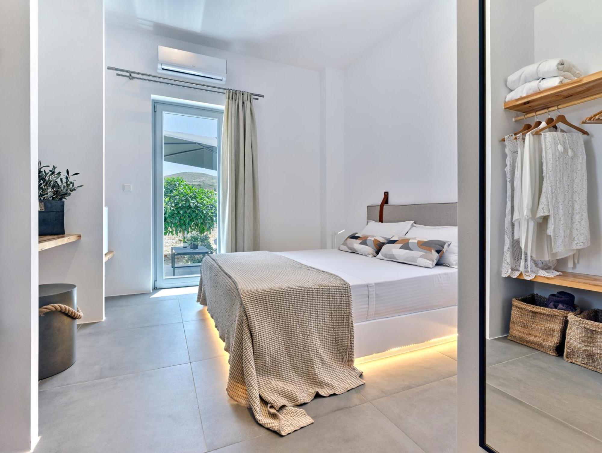 Blue Mare Villas Páros Buitenkant foto