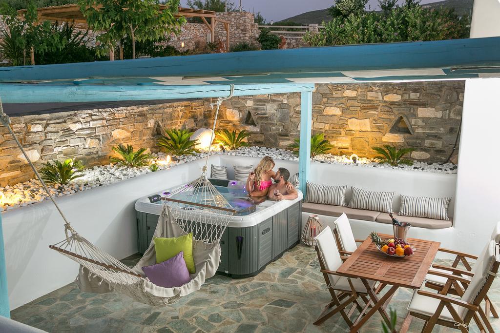 Blue Mare Villas Páros Buitenkant foto